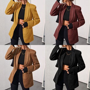 �W���羳Ů�b�ﶬ�¿�Ůʿ�r�����e��Ƥ�q�A�˼�ɫ�L�����b����Ů