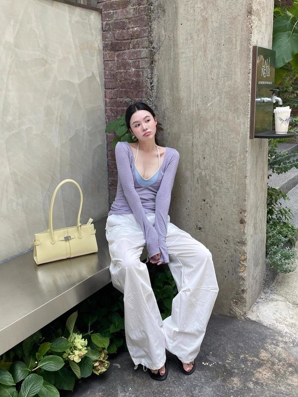 气质辣妹风大领口设计感紫色T恤女2025新款修身显瘦百搭长袖上衣|undefined