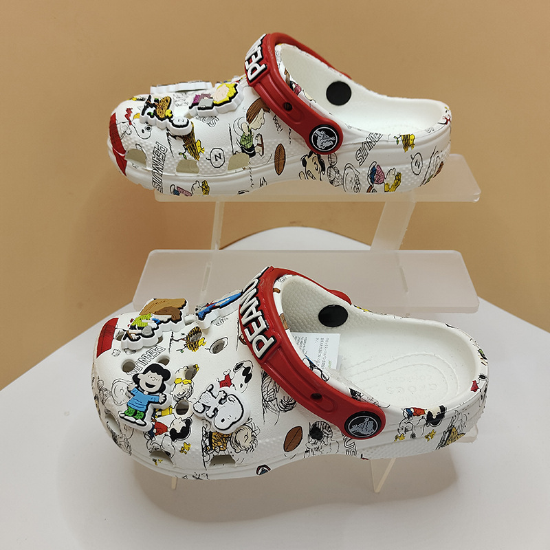 Croos Co-branding Cartoon Steely Auto Kids Hole Zapatos de verano para niños y niñas con zapatillas frías antideslizantes