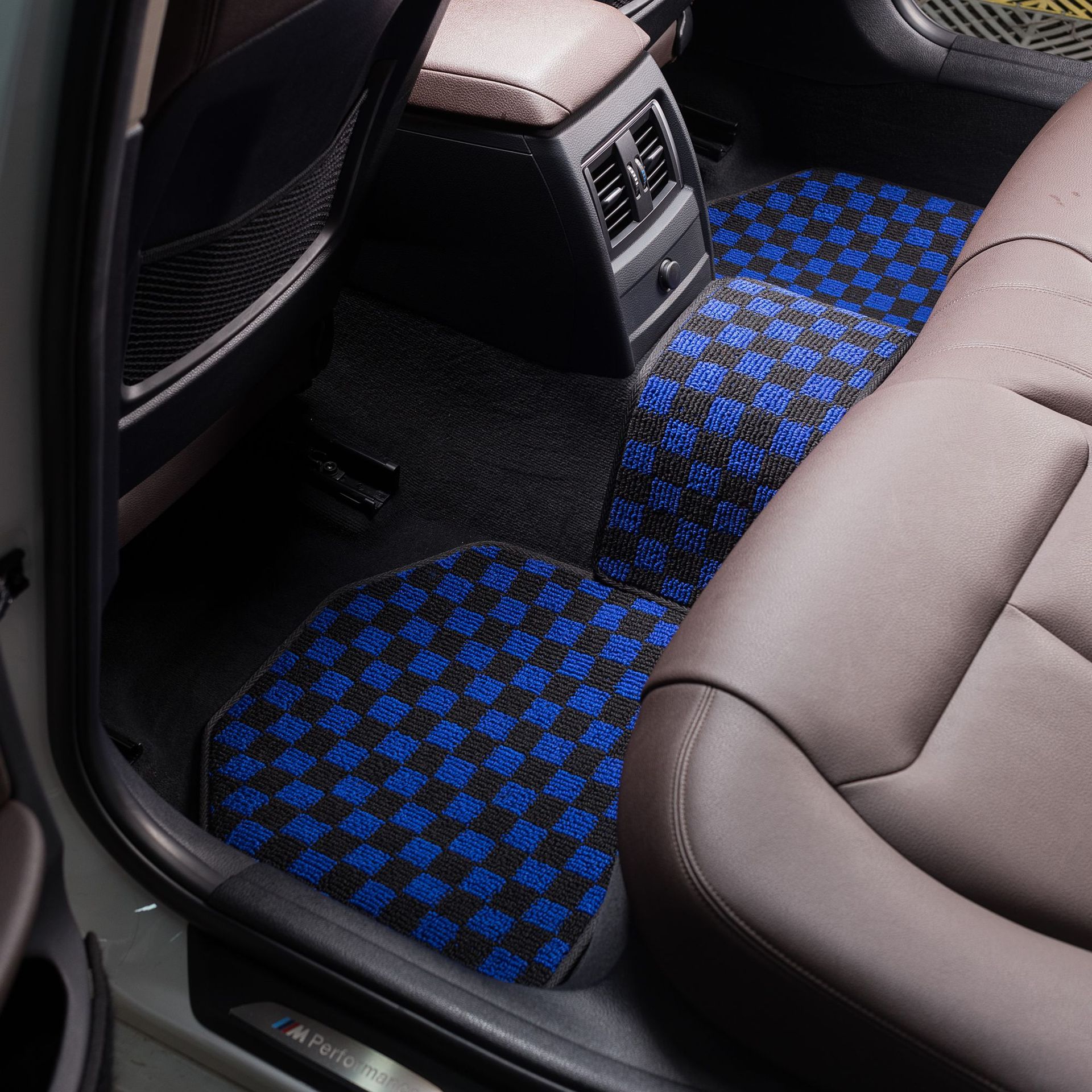 Best-selling ethnic velvet checkerboard car floor mat set of five, universal, non-slip and wear-resistant