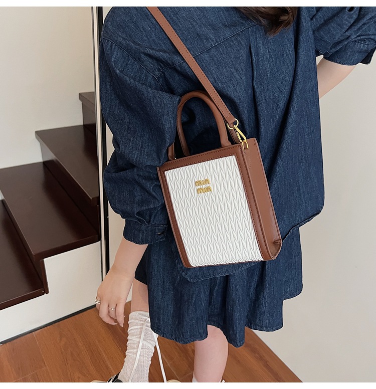 This year, the "Small Bag Women 2025" new trendy summer fashion, versatile and niche design hand-held shoulder crossbody bag is in vogue undefined
