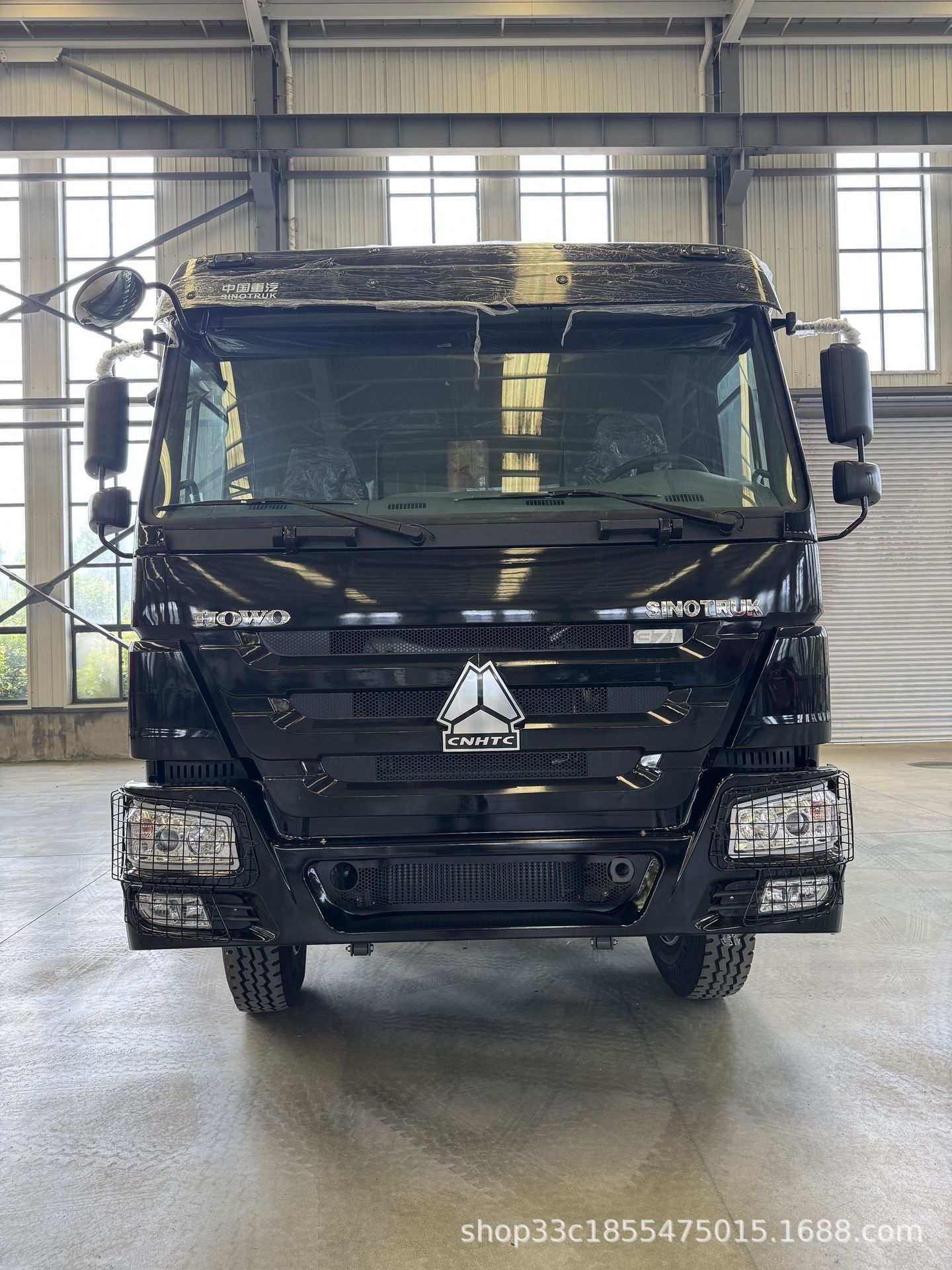Export of used Sinotruk HOWO 8X4 dump trucks with national II emission standards for soil transport, direct supply from the manufacturer