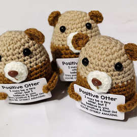 跨境积极正能量小动物纯手工钩织positive otter水獭玩偶摆件成品