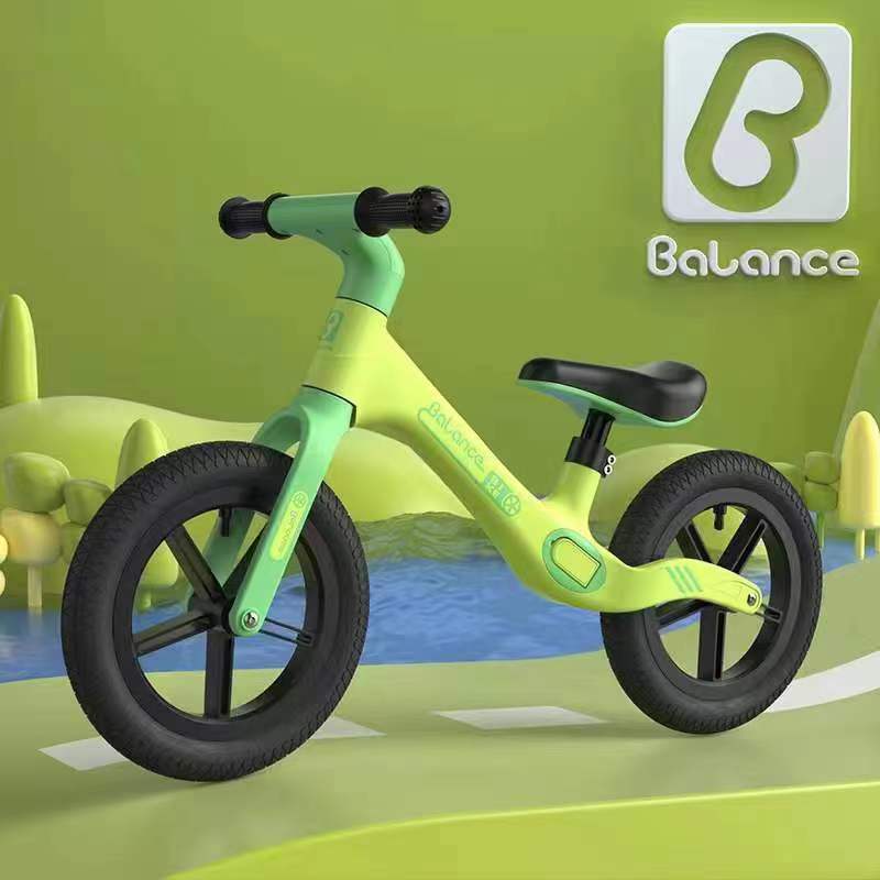 Scooter de coche de equilibrio para niños de 3 a 6 años de edad pedal de cinturón de nylon de 12 pulgadas coche de equilibrio de 2 a 6 años de edad scooter para niños al por mayor