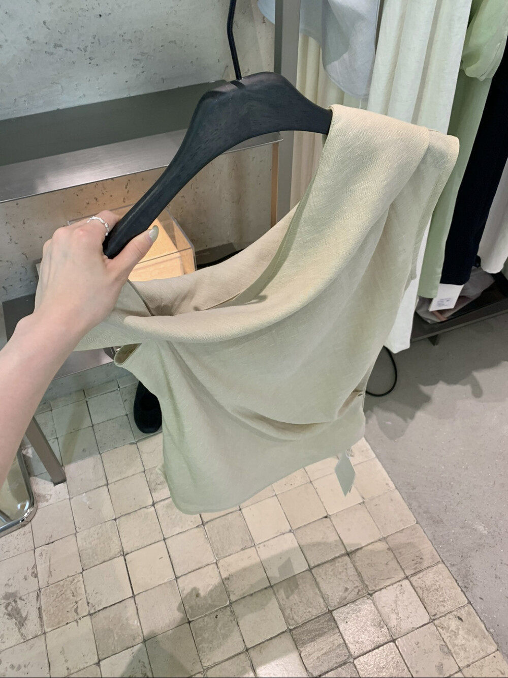 Áo croptop nữ tay ngắn cổ lệch vai, thiết kế bất đối xứng — Xanh da trờicolor, màu trắng, màu mơ chi tiết 24