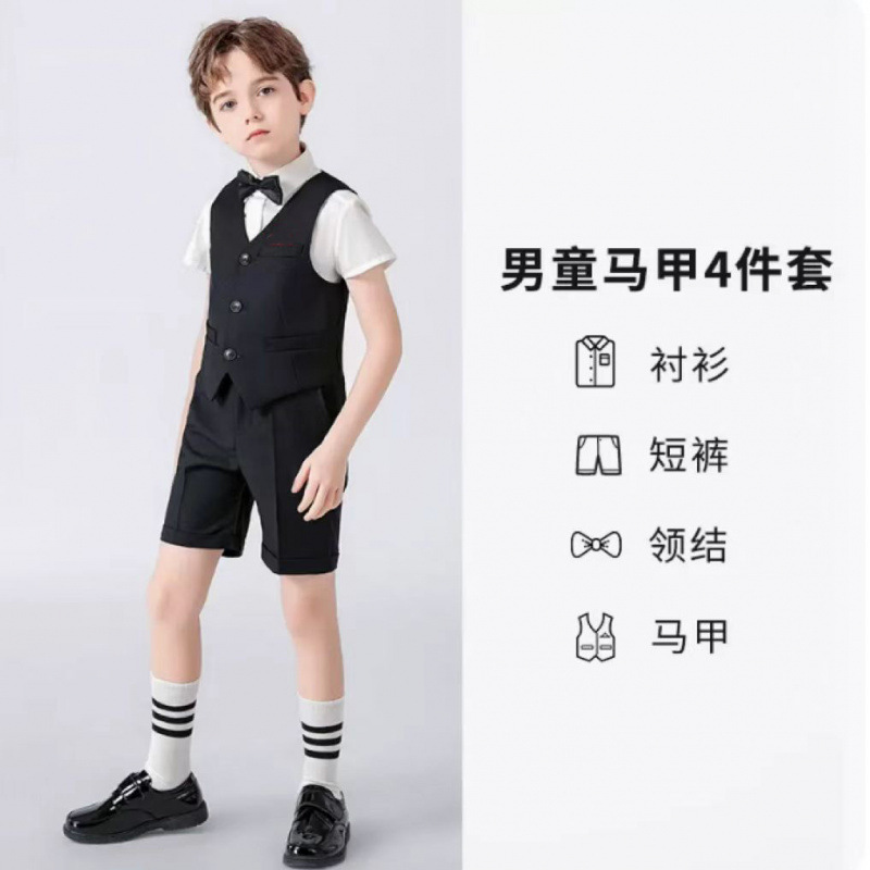 반팔, 검은색 조끼, 반바지, 검은색 넥타이