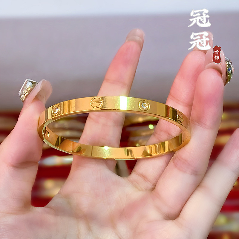 ゴールドストアと同じスタイルのサンドゴールドジュエリー、輝くストーン付きバックルブレスレット、軽くて豪華な高級ソリッドゴールドレディースブレスレット、長期間色褪せしません。|undefined