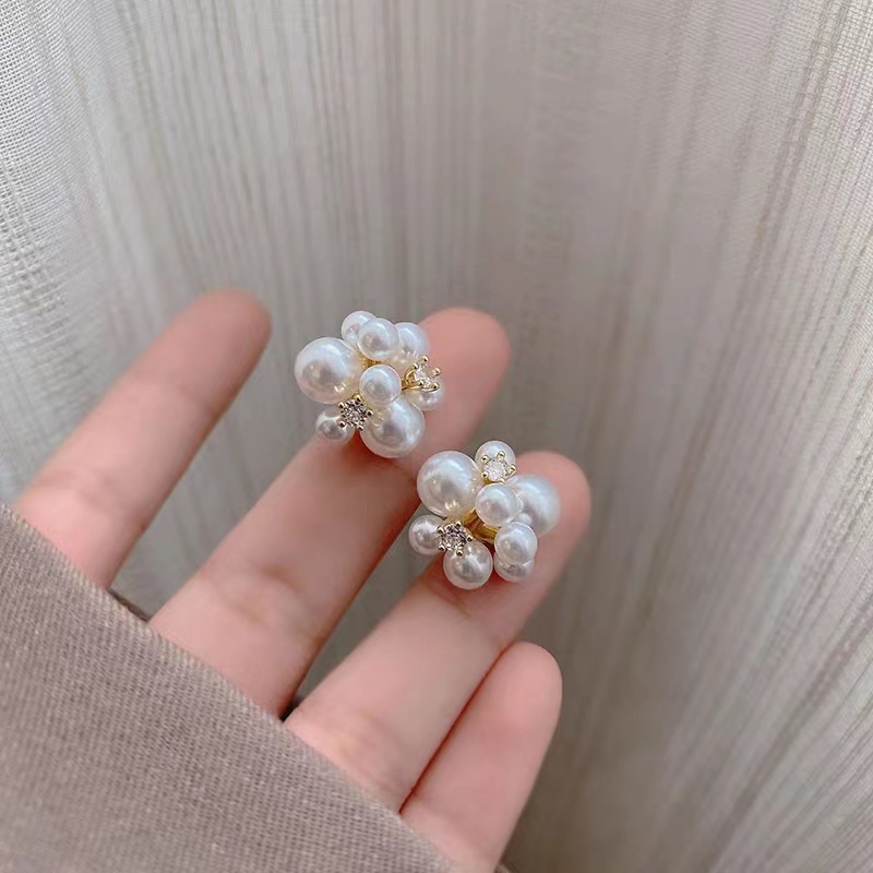 Demi-season trend small design earrings from pearl