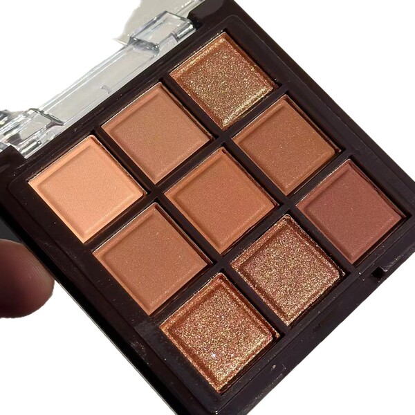 Acrylic matte eyeshadow palette