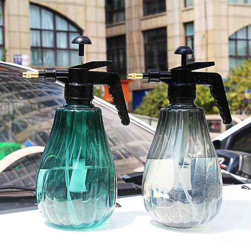 Plastic 1.5L small sprayer, hand pressure gardening watering kettle, household green plant car pressure watering kettle