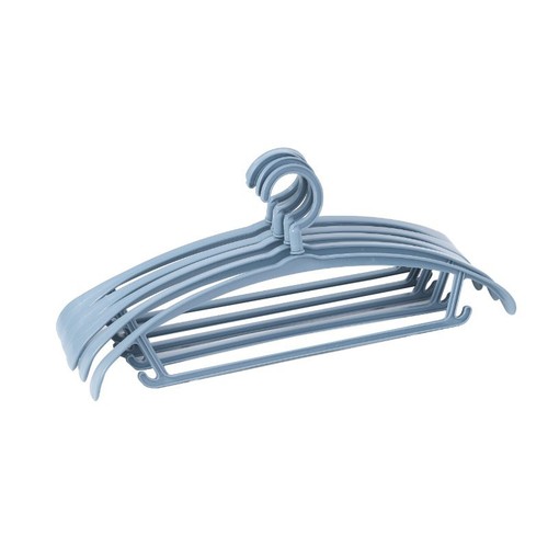 Plastic wide-shoulder clothes hanger, non-slip, mark-free, anti-deformation, prevents bulging at shoulder corners, suitable for sweaters, coats, and shirts.