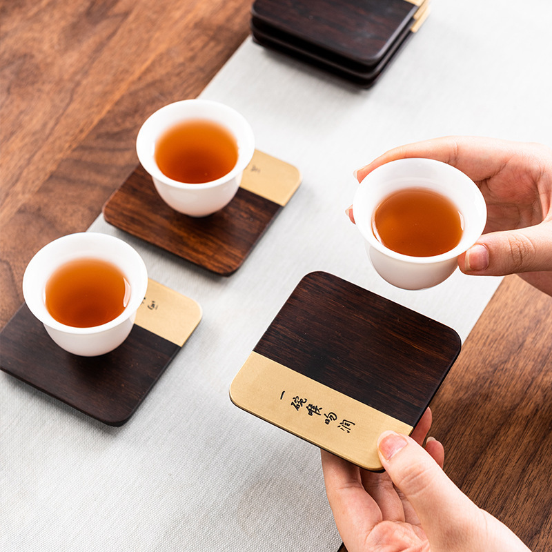 Ébano montaña ligera de lujo de cobre de madera combinado almohadilla de aislamiento de kung fu juego de té titular de la taza de té del hogar accesorios del juego de té al por mayor Negro