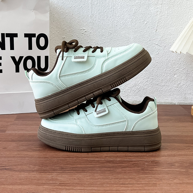 Mint chocolate coreano zapatos blancos 2025 cuatro estaciones campus universidad vientos universales cómodos zapatos de suela gruesa para mujeres