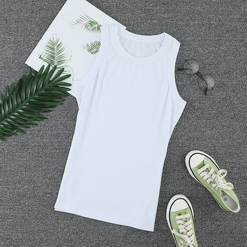 Knitted summer solid color tank top with a round collar