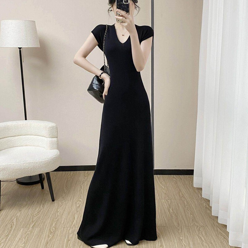 Extra-long, slim-fit, high-neck, small flutter-sleeve, ice-silk polar dress, elegant ankle-length floor-length dress