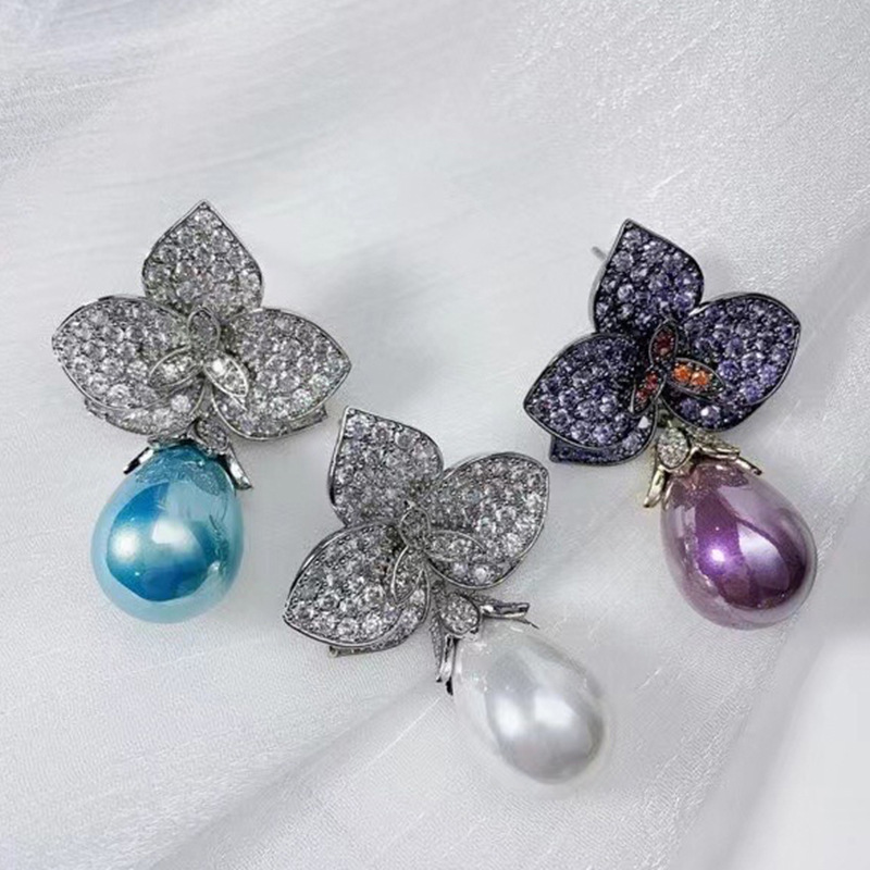 Fashionable design elegant earrings with zircon drop-shaped pearl