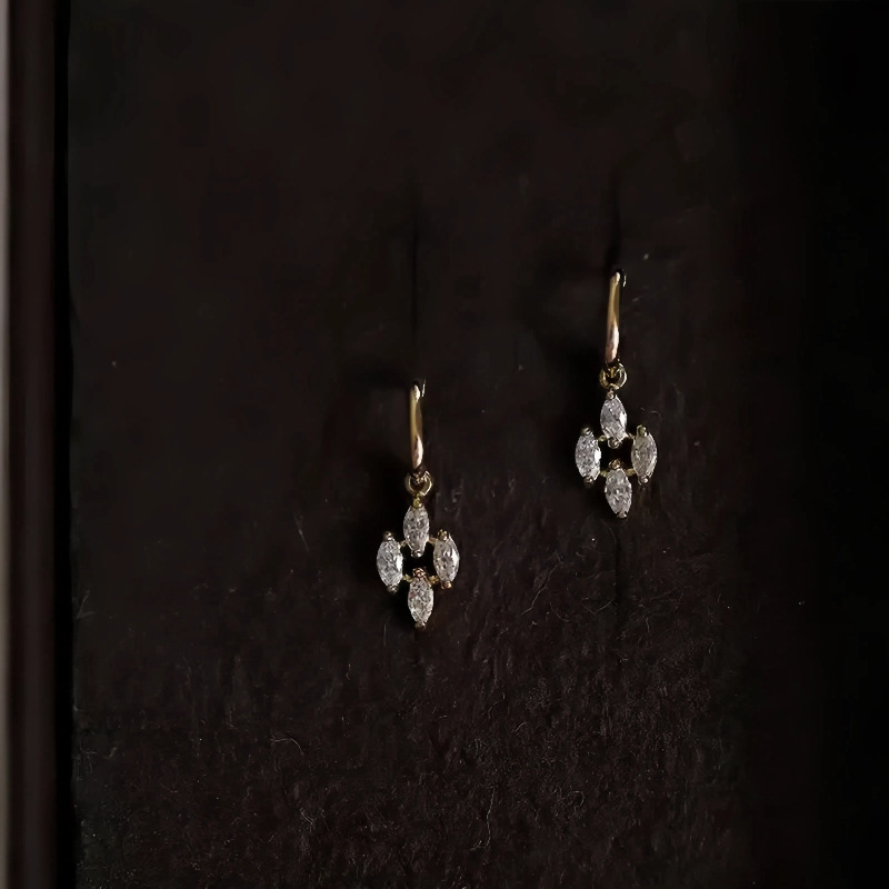 S925 plata esterlina chapada en oro 14K cuatro diamantes pendientes de diamantes pendientes japoneses retro corte sensación de pendientes mini pendientes mujeres image 1
