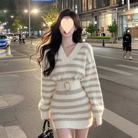 撞色领条纹长袖针织连衣裙女秋季千金名媛高级感精致毛衣短裙子