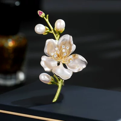 Enamel Oil-Drip Freshwater Pearl Magnolia Brooch Anti-Exposure Vintage Chinese Style Dress Qipao Versatile Brooch Pin (Yaxa sancaqları) - white-white-beads