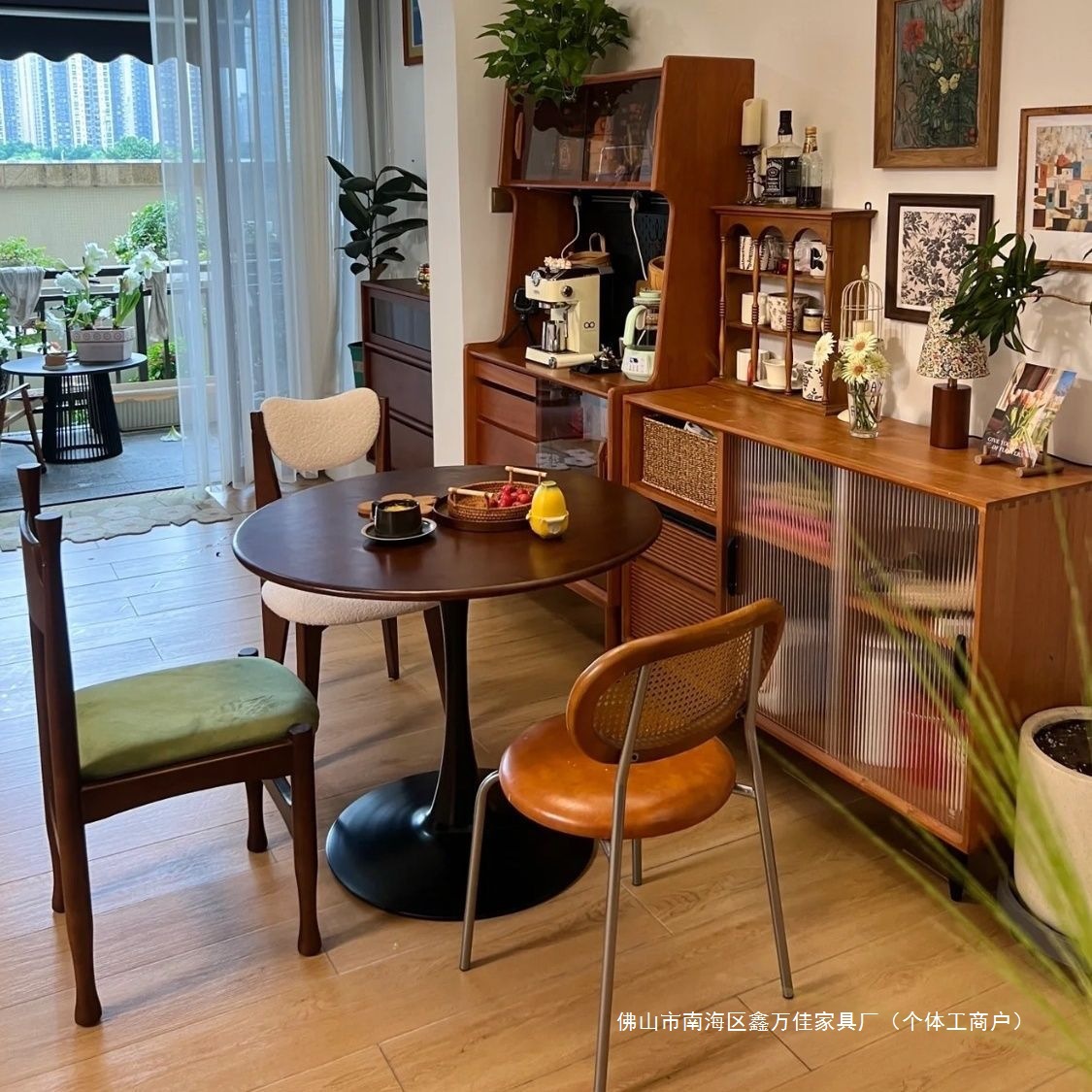 Nordic Retro Walnut Round Solid Wood Round Table Dining Table for Home Small Apartment Tulip Coffee Balcony Medieval Negotiation