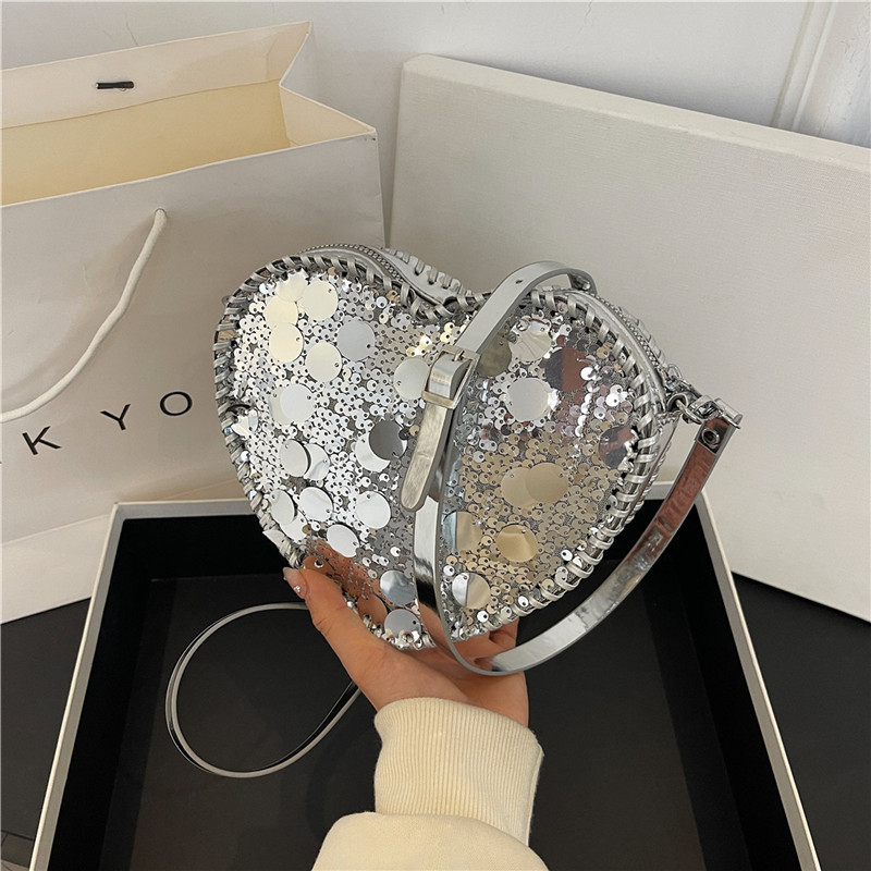 Bolso de amor popular de este año 2025, otoño nuevo estilo de personalidad, bolso de hombro de mujer, moda extranjera, bolso de mochila versátil.