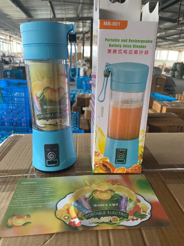 プラチナポータブルジューサー家庭用果物小型電動ミニ補助食品ジューサー充電ジューサーカップ卸売り|undefined