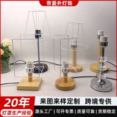 メーカーはイルミネーション照明器具のスタンドを供給しています。