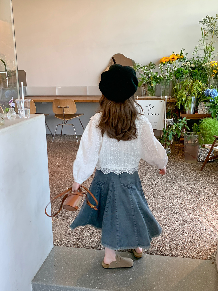 Camisa de muñeca de las niñas 2023 otoño nuevo estilo dulce bordado hueco superior de los niños camisa superior de encaje