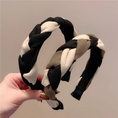 Korean version of the new Mao Ni contrasting color braided headband to press the hair and show the face for small outings, versatile wide version headband hair accessories for women