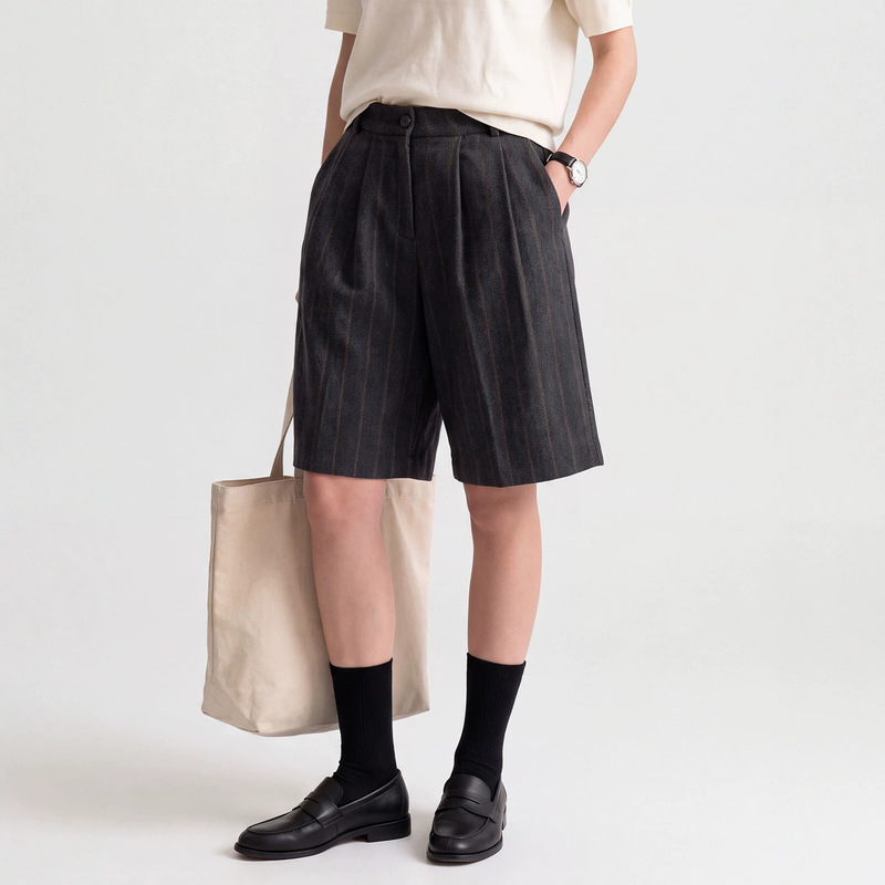 Wool vintage herringbone woolen shorts for women, high-waisted slimming mid-length pants, 26 autumn and winter versatile commuter shorts Wool vintage herringbone woolen shorts for women, high-waisted slimming mid-length pants, 26 autumn and winter versatile commuter shorts
