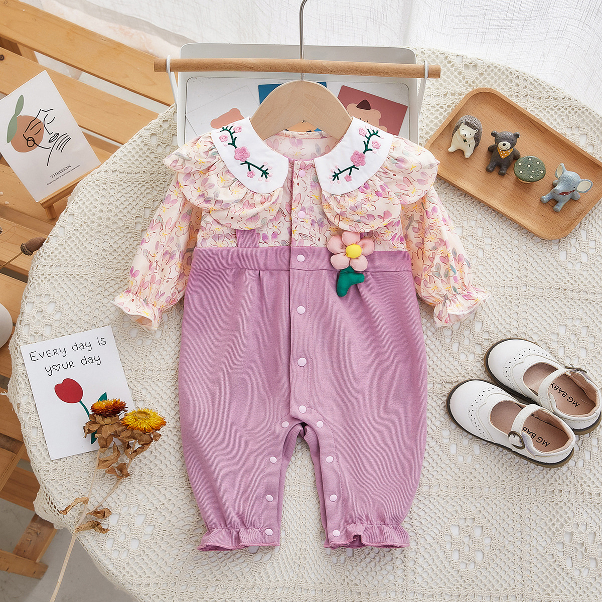Baby clothes autumn baby girl jumpsuit front buckle newborn clothes three-dimensional small flower baby jumpsuit
