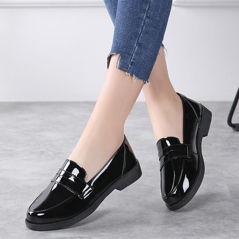 Comfortable black shoes all-season
