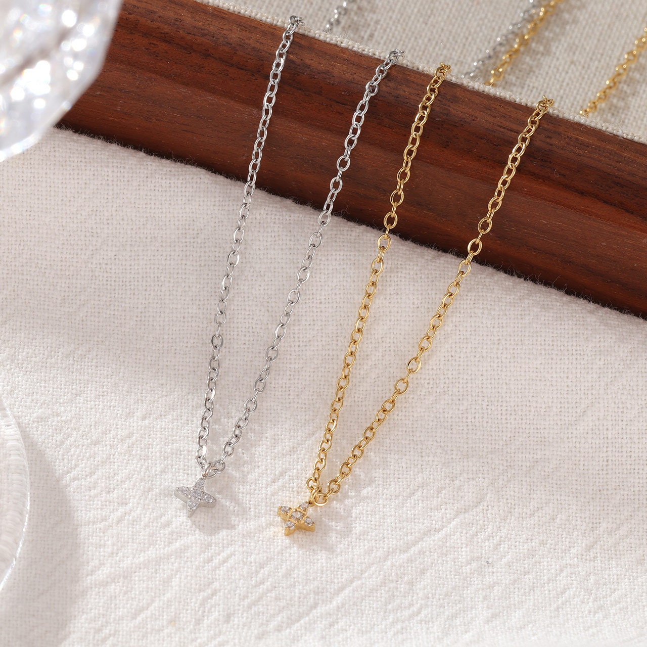 Exquisite Four-leaf Clover Necklace With Zircon For Women_voghion.com