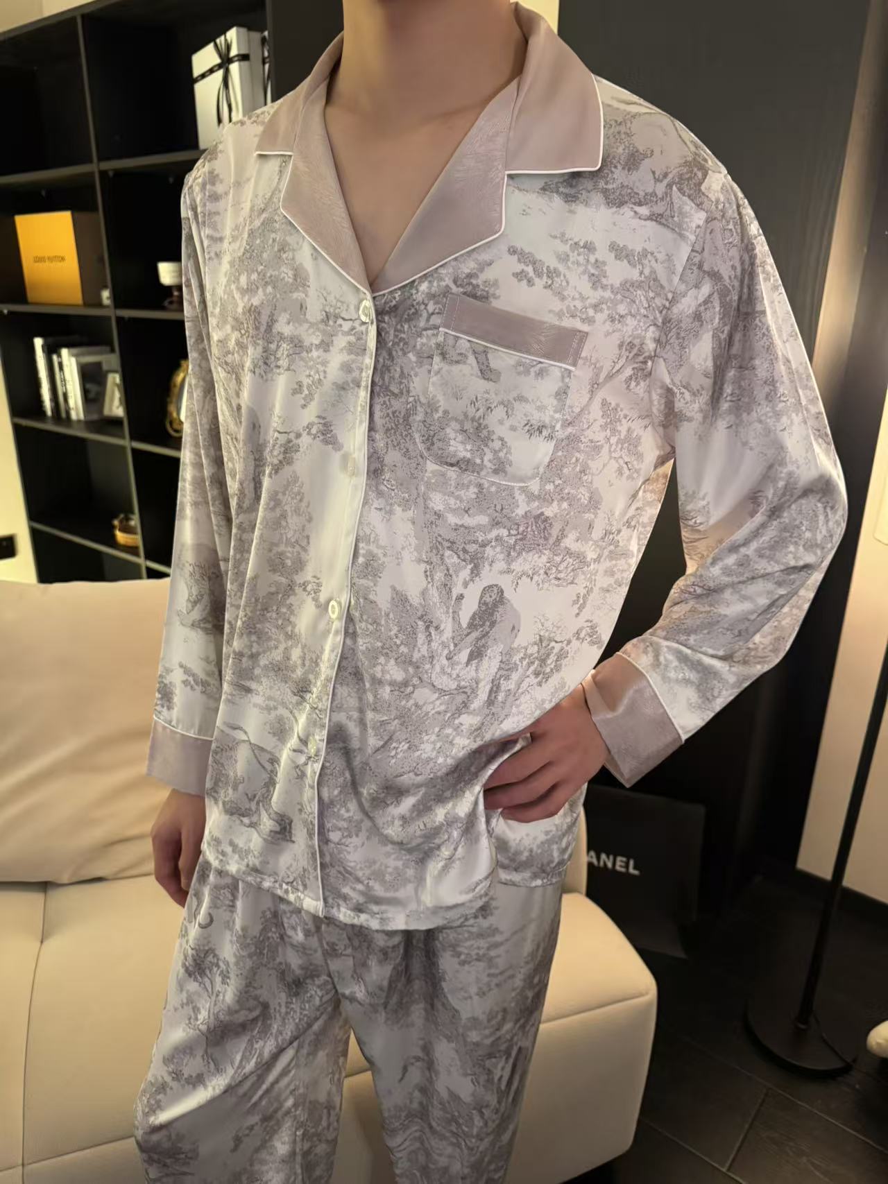 고급스러운 그레이 남성