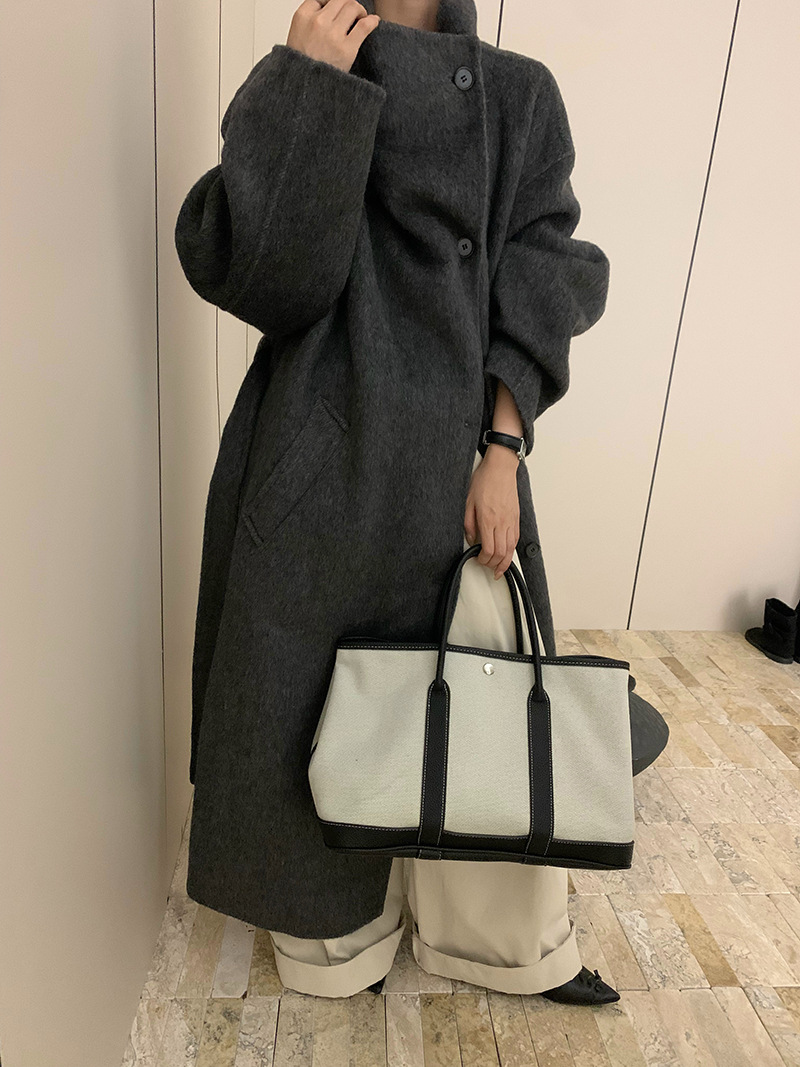 짙은 회색