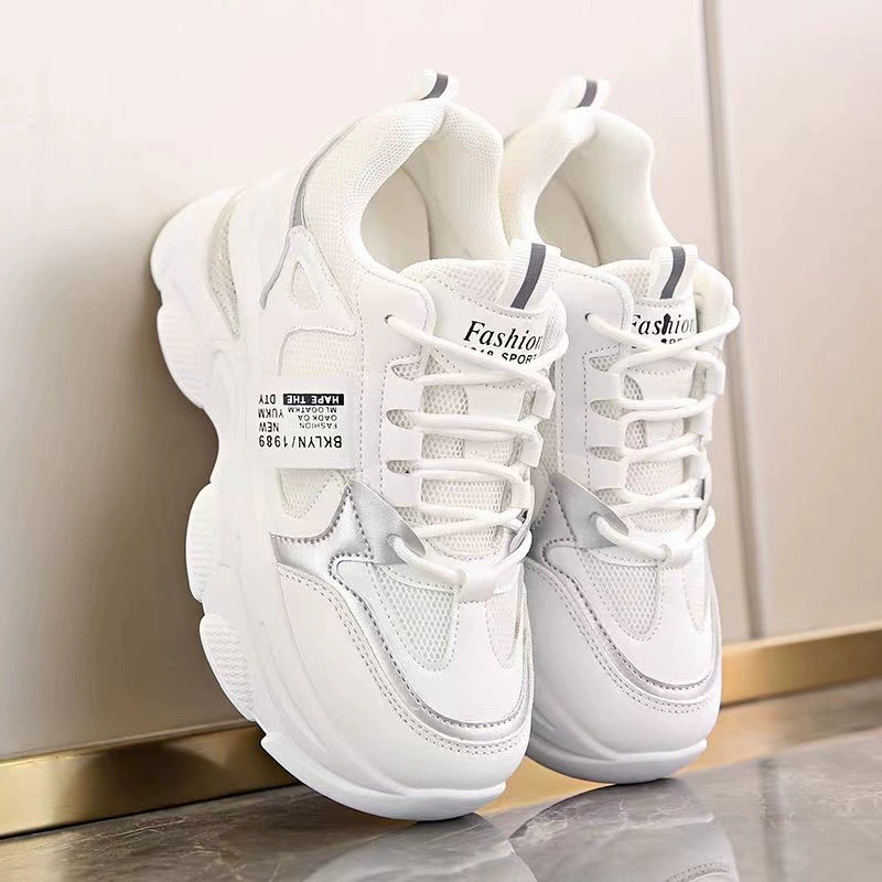 Чистые красные ботинки папы женские ноги маленькие, внутри увеличенные кроссовки 2024 новые летние толстые подошвы сетки маленькие белые туфли легкие