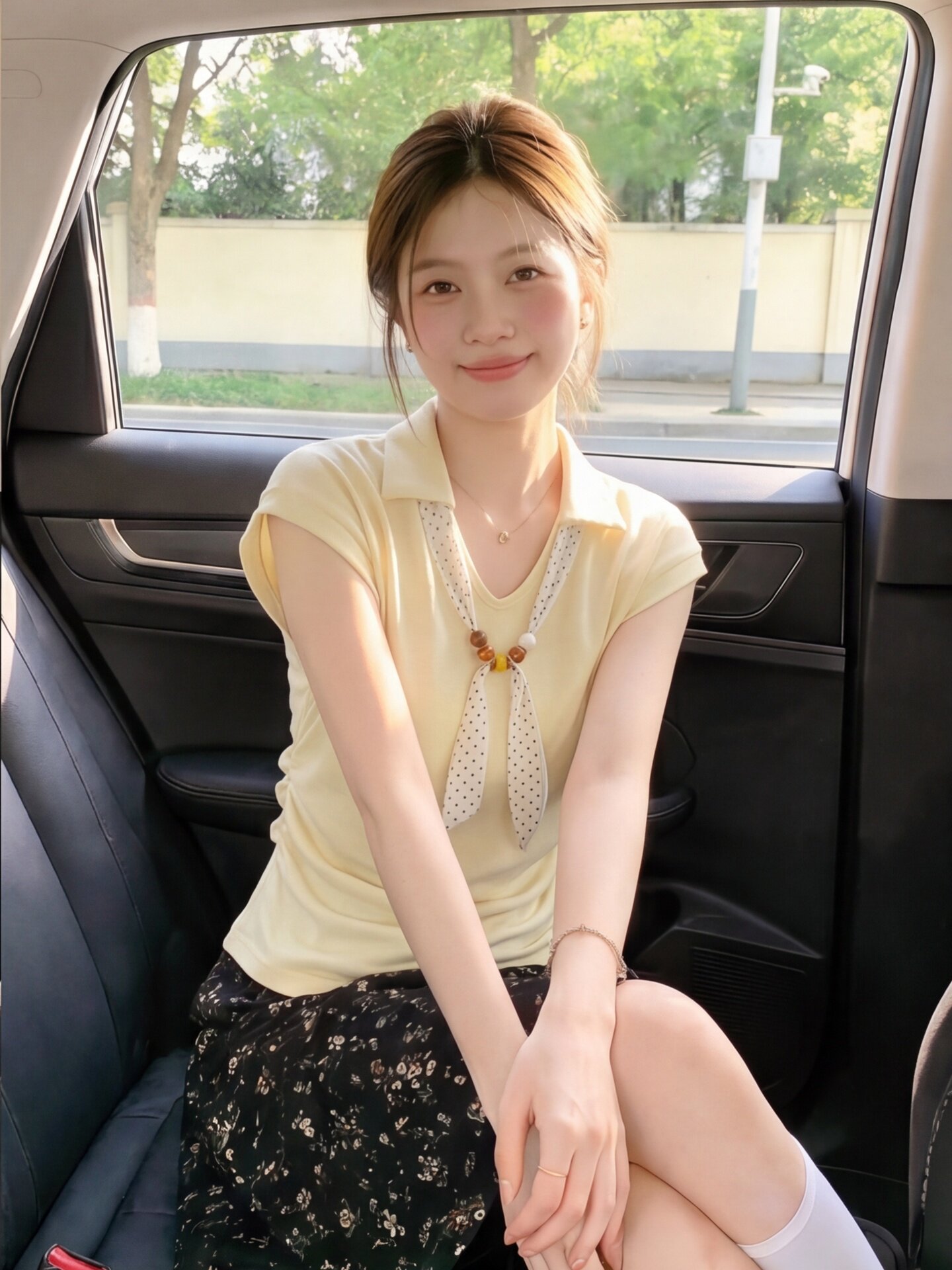 Áo thun polo nữ tay ngắn cổ bẻ kèm khăn lụa phong cách Pháp — màu trắng chi tiết 3