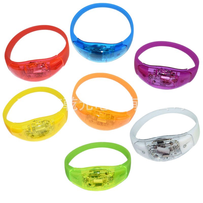 Fuente de fábrica de animación de sonido control de luz brazalete de concierto de música festival de sonido control de LED pulsera flash puede imprimir log