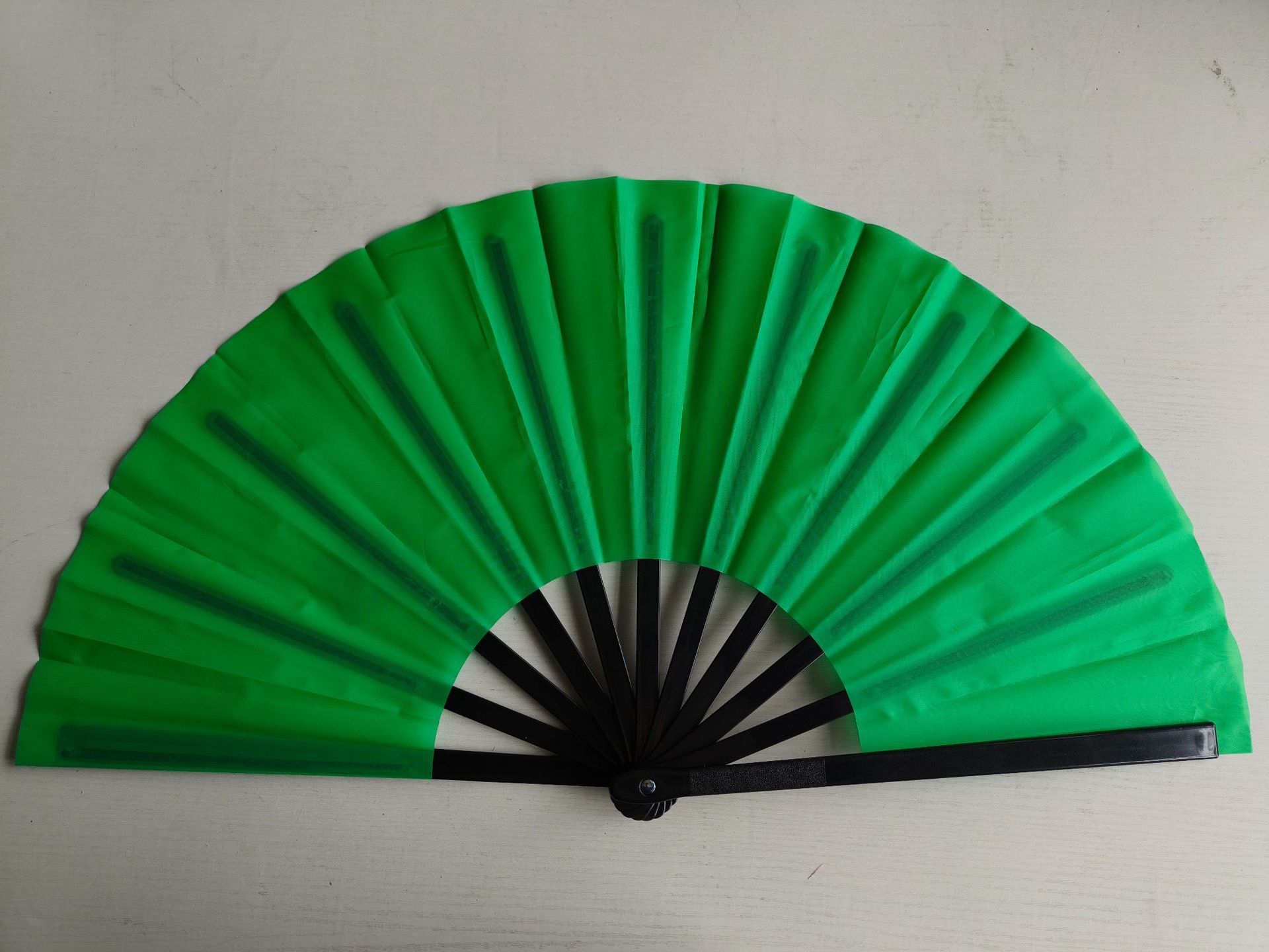 Abanico de plástico plano de color sólido de verano transfronterizo, accesorios de baile, abanico plegable, abanico fresco publicitario de superficie lisa plegable de 7 pulgadas