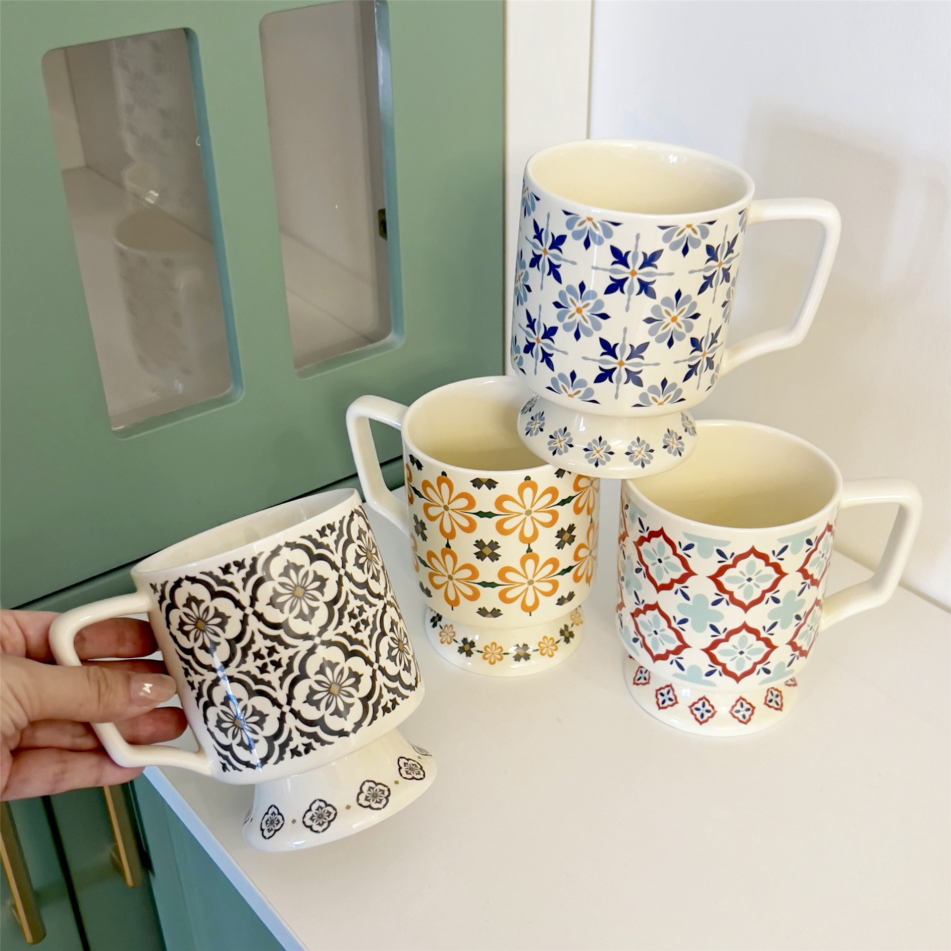 Taza de cerámica retrógrada personalizada nicho de diseño de taza de pie alto de ladrillo de oficina mujer bebida taza de regalo de mano