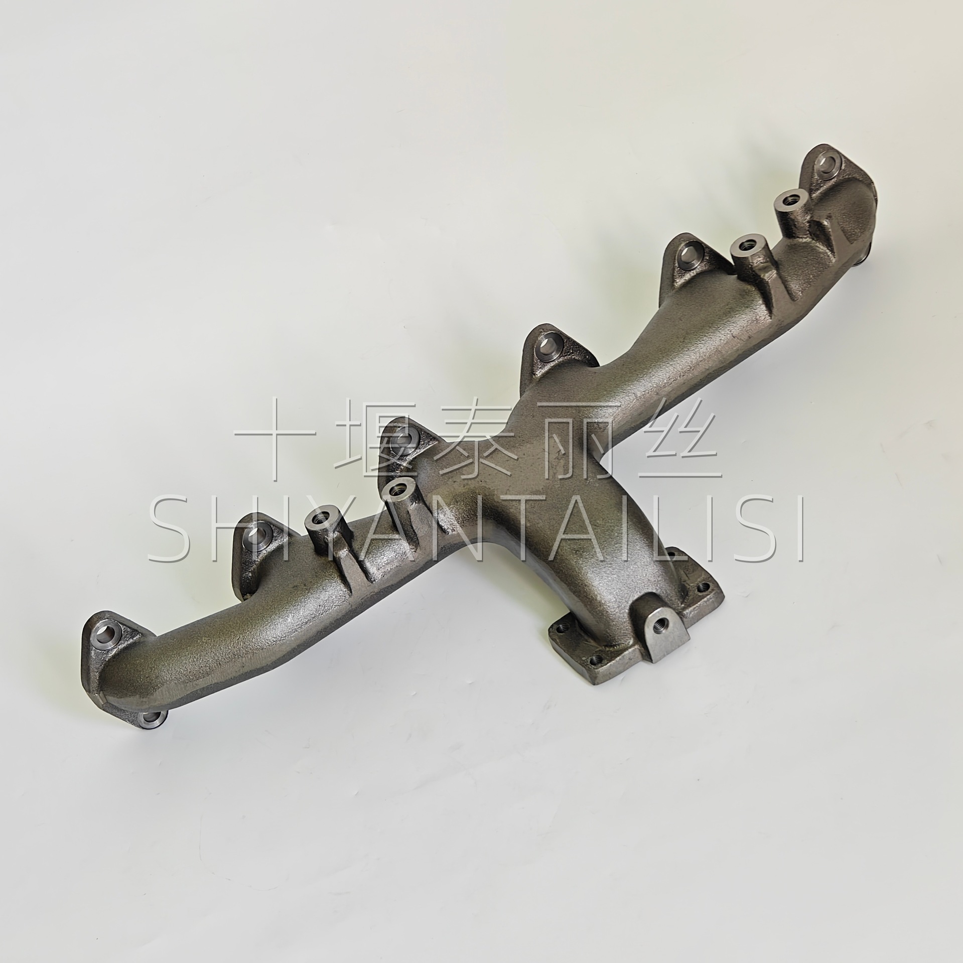 3979211 Exhaust manifold is suitable for Cummins ISDE6.7L diesel engine exhaust pipe