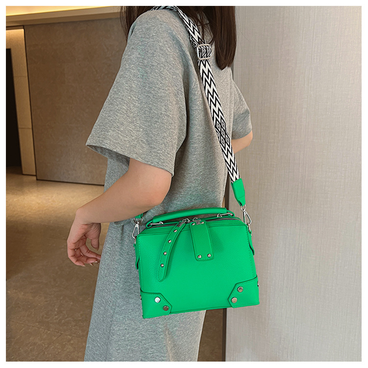 Women's Gender Streetwear Style Square Shape Small Size Women's Small Pu Leather Waves Solid Color Streetwear Square Zipper Square Bag