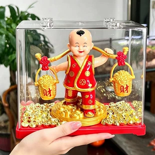 Солнечная фигурка мальчика с слитком декор для авто и офиса с колпаком