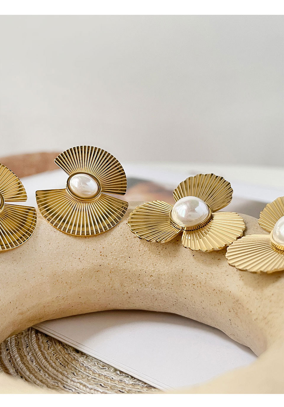 Fashion Flower Stainless Steel Pearl Plating Ear Studs 1 Pair