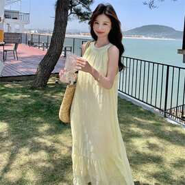 奶黄色法式绝美挂脖连衣裙女2026夏季特别漂亮度假风露背褶皱长裙