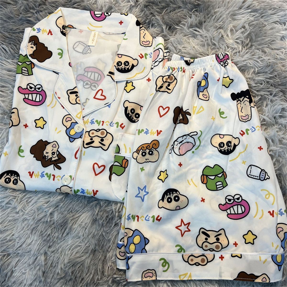 Venta al por mayor transfronteriza de seda de hielo de imitación de dibujos animados pequeños nuevos pijamas de verano para mujer traje de pantalones cortos de manga corta estampados ropa fina para el hogar estilo lindo