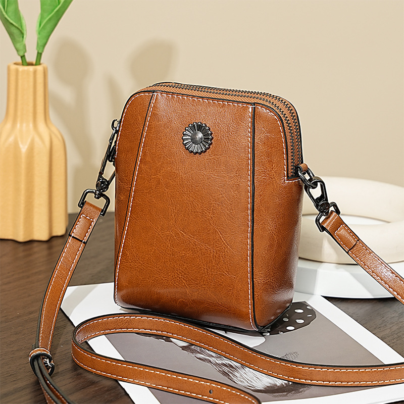 Women's Phone Bag 2025 New Large Capacity Minimalist Genuine Leather Shoulder Bag Niche Commuter Versatile Crossbody Bag - Thumbnail 3