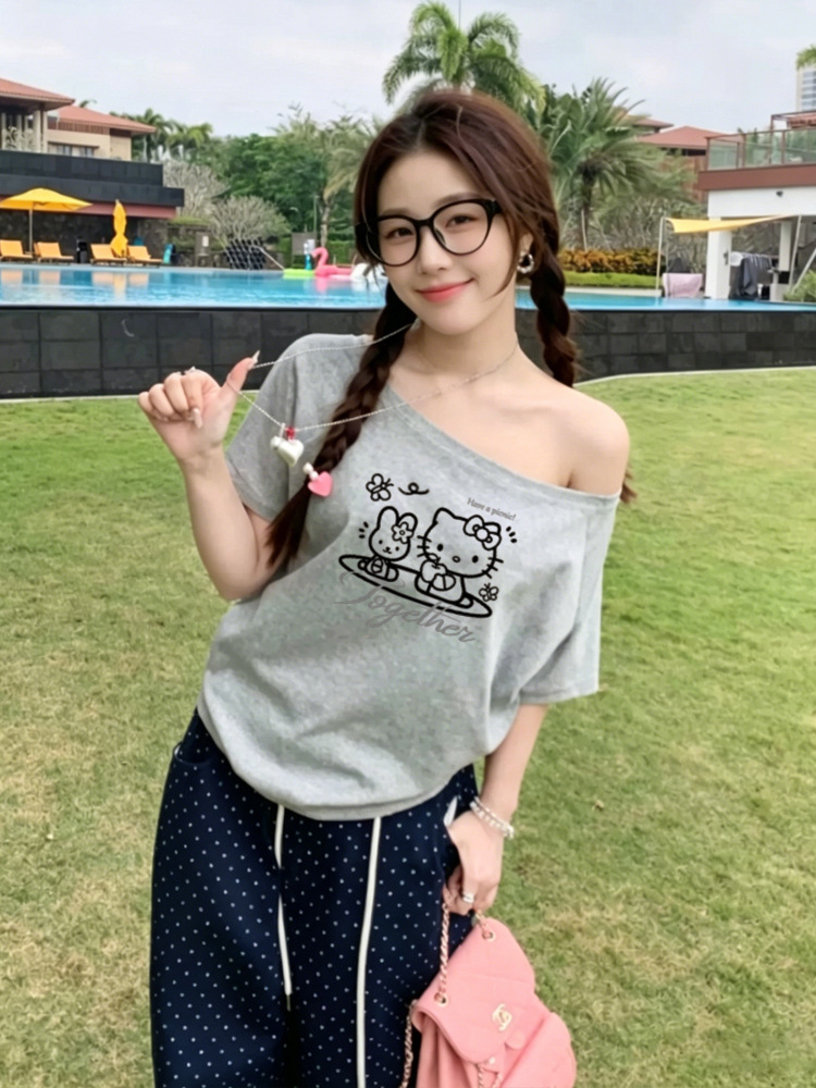 Summer New Style Off-Shoulder Short-Sleeve T-Shirt for Women with Kitty Cat Print, Youthful and Versatile Loose Fit Off-The-Shoulder Top