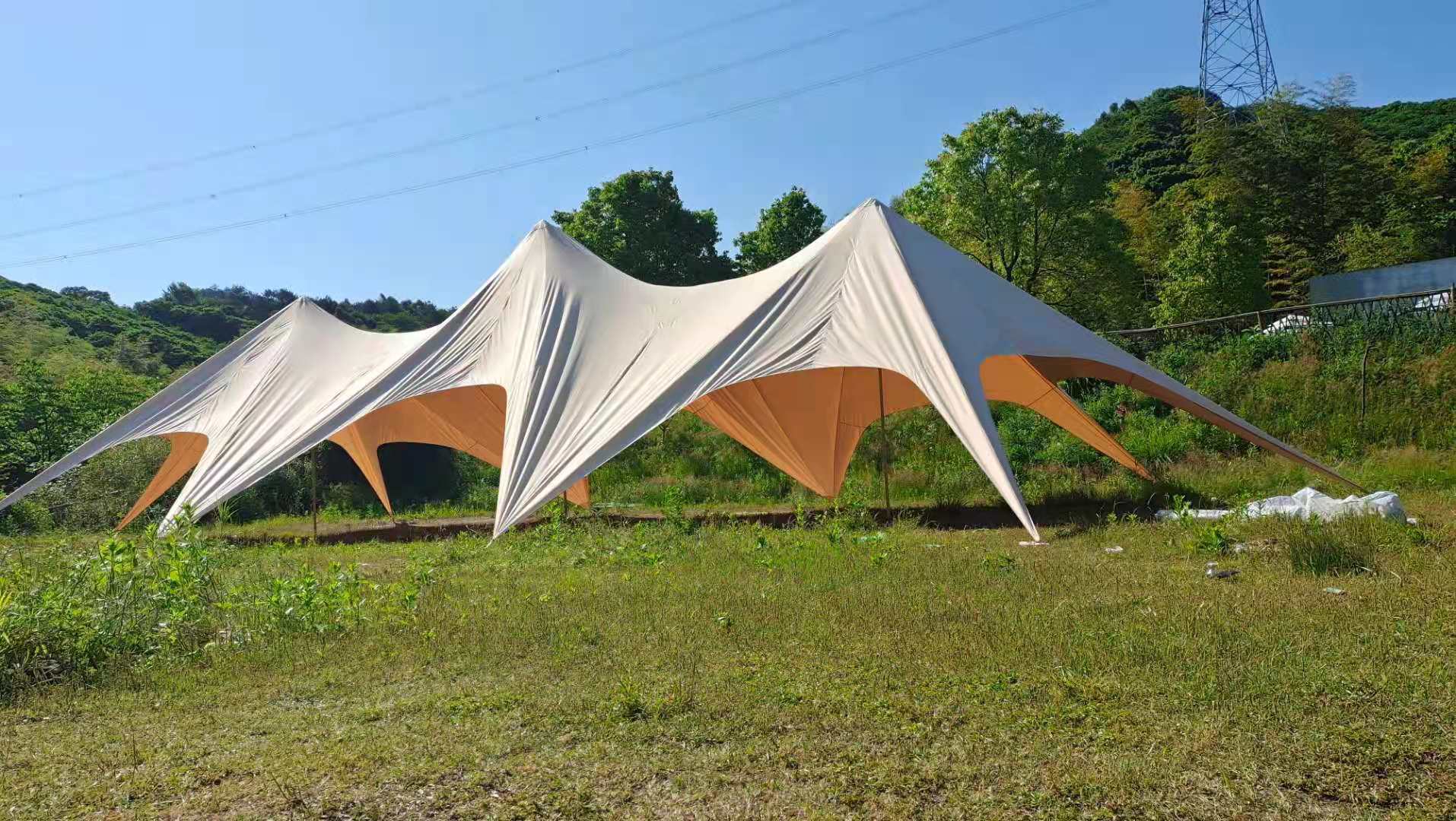 户外野外露营天幕超大三双峰云顶天幕防暴雨抗风厂家野营酒店天幕-阿里巴巴