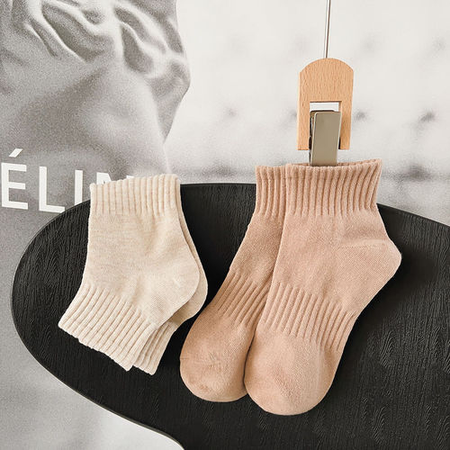 Winter socks women's mid-calf short socks ins trendy versatile high-looking forest style ladies solid color confinement sports socks